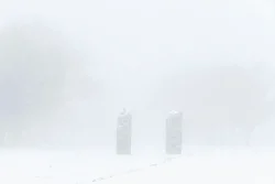 Inquiétudes Château de l'Etenduère portail disparaissant dans la brume sous la neige L'Etenduère, 7 janvier 2026