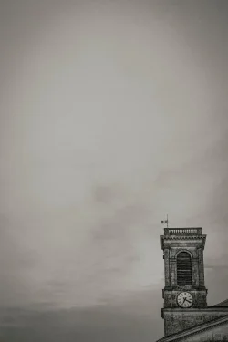 Le veilleur de la place Clocher église St Louis La Roche sur Yon 13 janvier 2026