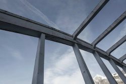 Au musée de l'Homme Pont de béton au dessus d'une rivière, Vénosc(38), 9 février 2026
