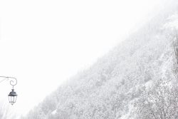 Village alpin, lanterne, mizoëns 12 février 2026