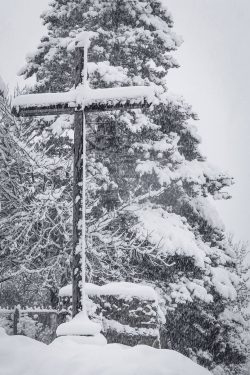 Croix des chemins Calvaire enneigé, La Grave 12 février 2026