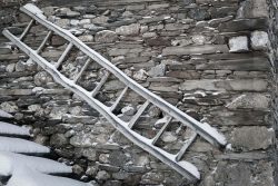 La montée Echelle accrochée à un mur Besse, 13 février 2026