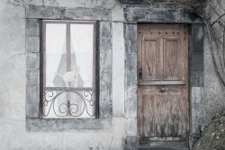 Illusion Panneau d'un chat à la fenêtre, Ornon 14 février 2026